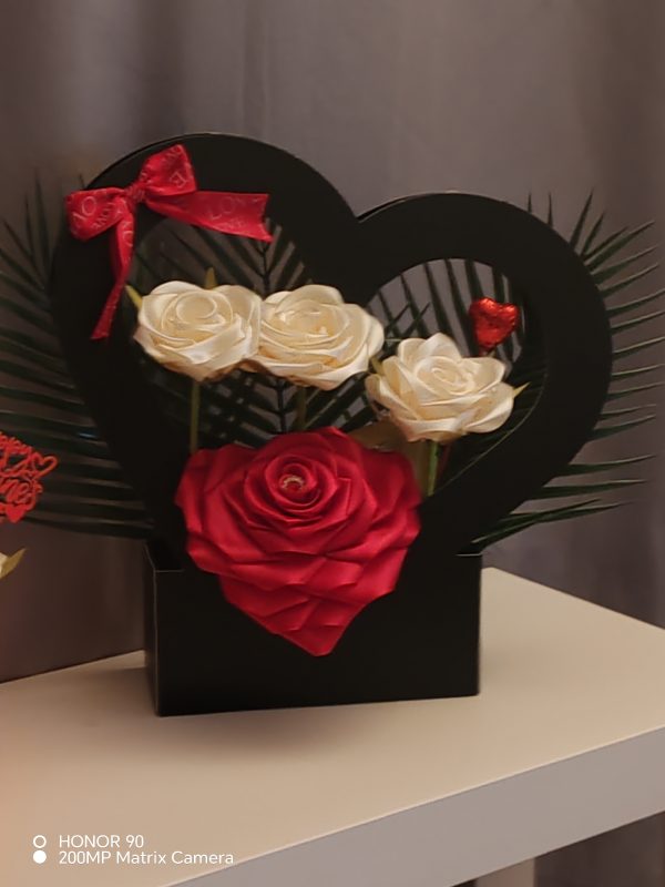 Composition St Valentin roses et coeur